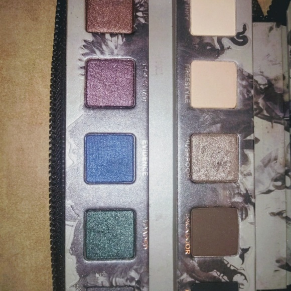 Urban Decay smoked eye palette - Picture 3 of 4